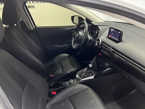 Mazda 2 1.5 Touring Sedan