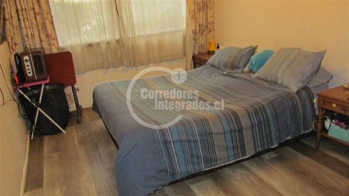 Primer Piso, 4 Dormitorios Con Jardín