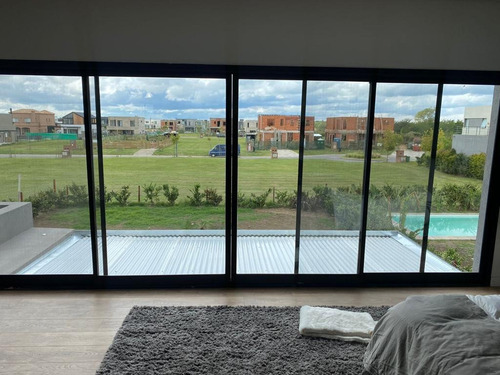Imagen 7 de 10 de Casa De 4 Ambientes En Venta En Araucarias, Puertos De Escobar