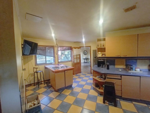 Casa De Campo Con Terreno En Venta - Potencial Comercial - D