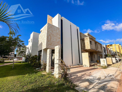 Casa En Venta Arbolada Cancún
