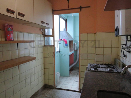 Imagen 8 de 14 de Departamento 2 Amb 3er Piso Por Escalera Inmejorable Ubicacion A Actualizar