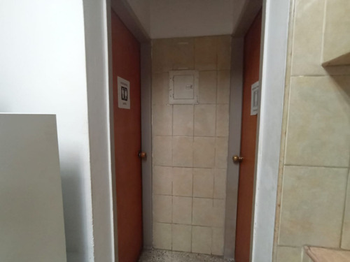 Imagen 13 de 30 de Edificio En Venta Con Local Comercias Y Apartamentos / Oficinas En Av. Libertador Barquisimeto. Cod. 23-15252 Para Mas Informacion 412-1498654 Katty Vasquez Asesor Inmobiliario Rentahouse. Negociable