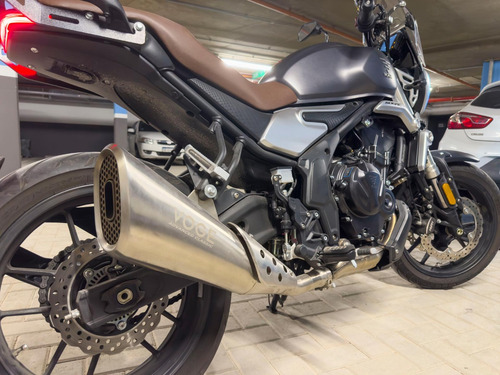 Voge 500 Ac 2023 Con Accesorios, Detalle Por Caida Parada
