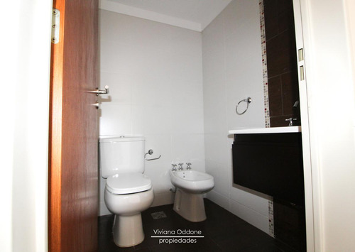 Depto. En Alquiler En Castelar Centro Ambiente Y Medio Con Cochera Apto Prof.