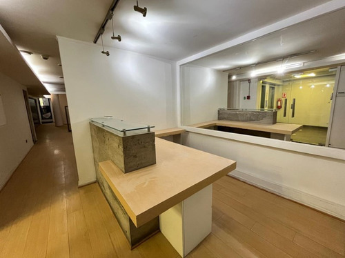 Se Vende Gran Oficina Con 7 Privados Y Salón En El Centro