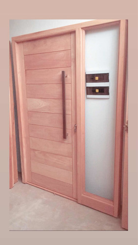 Imagen 2 de 9 de Puerta De Entrada, Exterior, Madera, Cedro