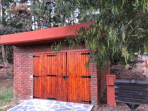 Imagen 8 de 14 de Pequeña Casa En El Bosque De Mar Azul