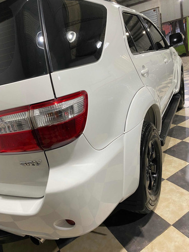 Imagen 5 de 14 de Toyota Hilux Sw4 2011 Blanca 7 Asientos 4x4 Impecable Permut