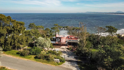 Casa En Venta El Acantilado 4 Dormitorios En Punta Ballena - Ref : Pbi723