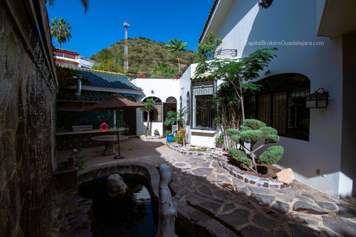 Casa De Lujo En Venta En Ajijic Con Alberca Y Terraza Con Vista A La Laguna