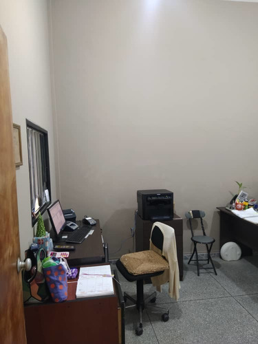 Apartamento Con Local Comercial