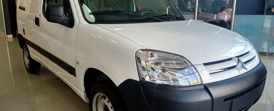 Camioneta Berlingo Furgon Nueva 0km 2023 Nafta 1.6 No Usada