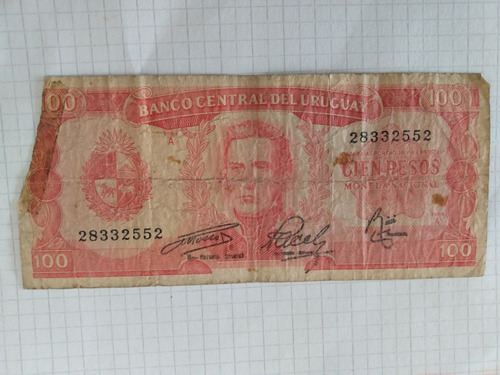 Billete De Cien Pesos Uruguayos Roto