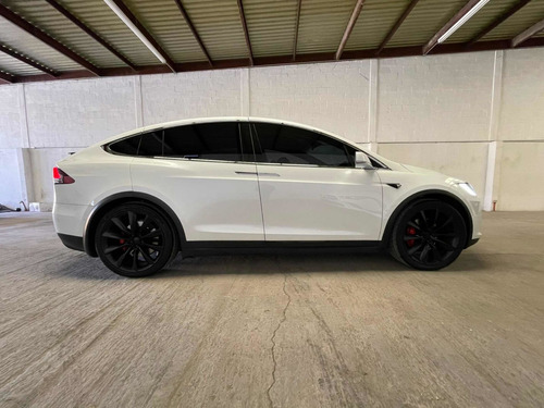 Imagen 3 de 13 de Tesla