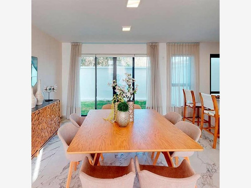 Imagen 5 de 18 de Casa En Venta De 3 Niveles, 3 Recámaras Con Roof Garden En B