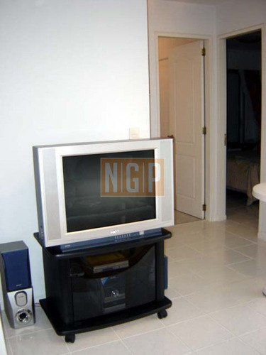 Apartamento En Mansa, 2 Dormitorios - Ref: 1637