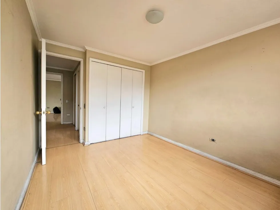 Imagen 4 de 13 de Arriendo Depto 4d 3b Frente A Plaza Para Familias