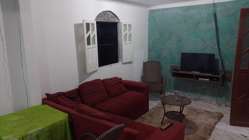 2 Quartos,2 Banheiro, Área Com Pequena Picina E Churrasqueir