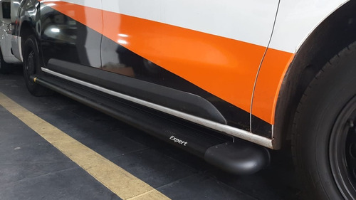 Imagem 3 de 4 de Estribo Aluminio Preto Citroen Jumpy 2019 Lado Passageiro