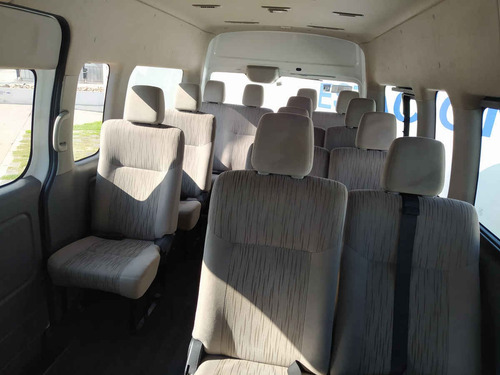 Imagen 11 de 15 de Nissan Urvan 2019 4p Amplia L4/2.5 Man 15/pas P/seg