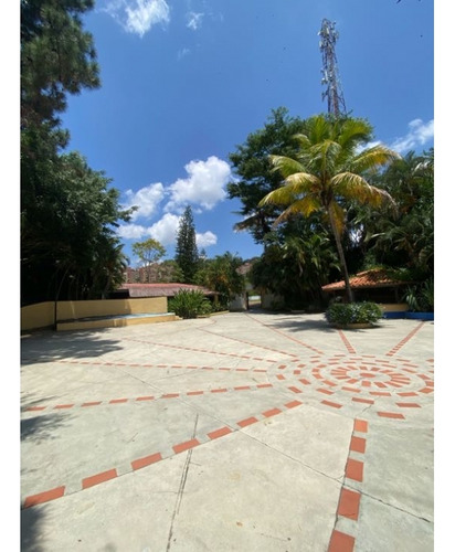 Alquilo Terreno 15.000m2 La Guairita 6011