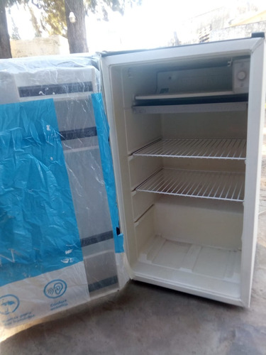 Imagen 6 de 8 de Heladera Bajo Mesada Philips-wirlpool 119