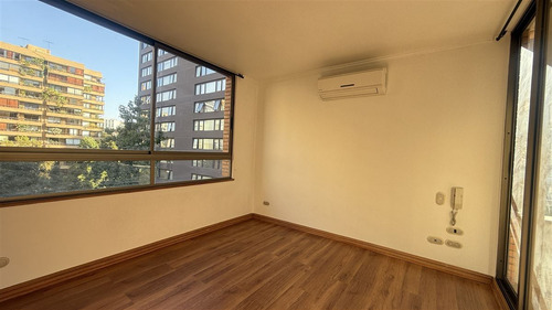 Departamento En Venta De 2 Dorm. Metro Escuela Militar