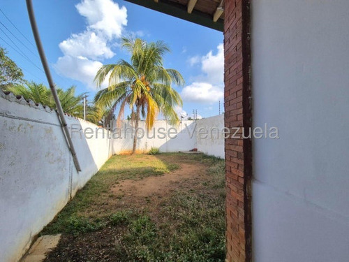 Daniela Linarez Vende Casas Bella En Urbanismo Privado De Cabudare Con Bellas Areas Comunes Con Tanque Subterraneo Acabados Impecables En Optimas Condiciones Visitala!