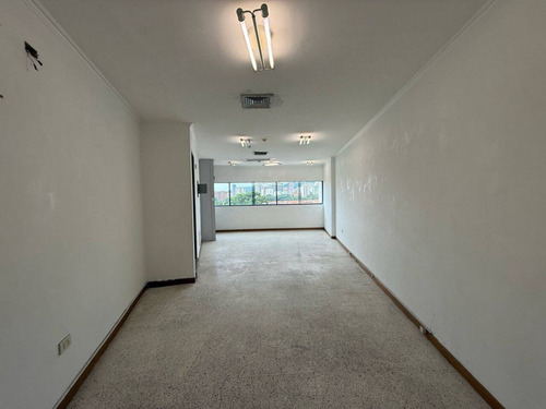 Venta Excelente Oficina Ubicada En El Centro Comercial Reda Building. Rp