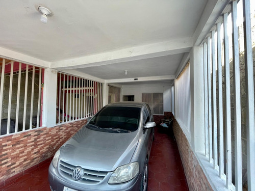 Casa En Venta En El Oeste De Barquisimeto Cod: 25-16698 Jpg