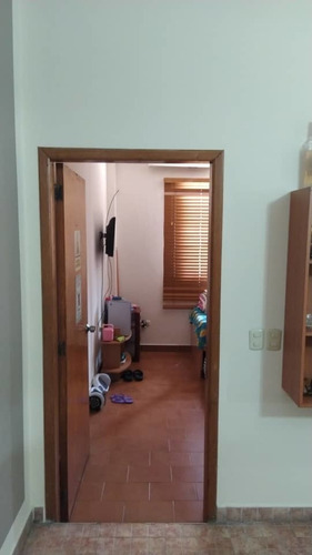 Apartamento Con Local Comercial