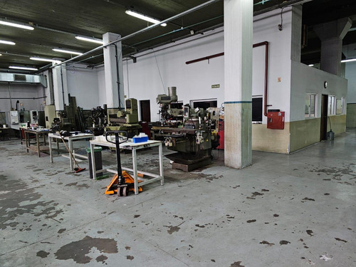 Nave Industrial En Complejo Corporación Sur - Alquiler