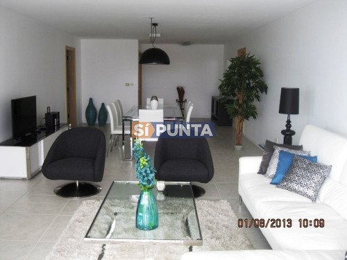 Imagen 2 de 5 de Frente Al Mar