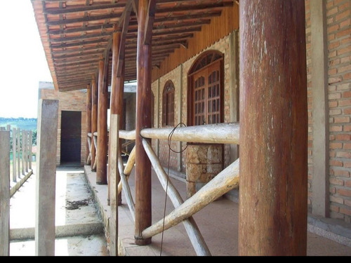 Sítio 3 Hectares Com Nascente, 2 Casas E 3 Chalés