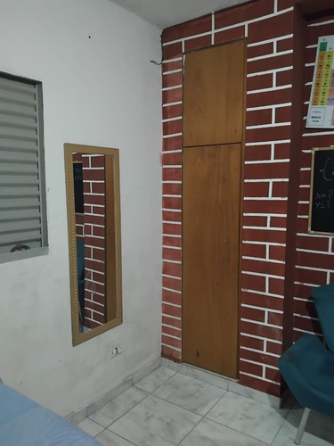 Casa Com 6 Quartos, Galpão E Banheiro.