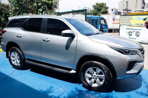 Toyota Fortuner 2.4 4x2 At 2021