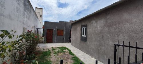 Casa En Venta De 2 Dormitorios C/ Cochera En Miramar