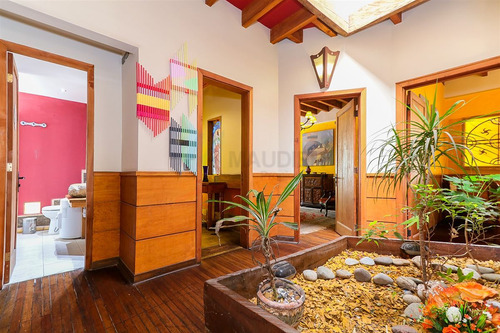 Casa En Venta De 7 Dorm. En Providencia