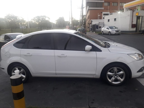 Ford Focus 1.6 Trend 5 Ptas / Nafta / 2013