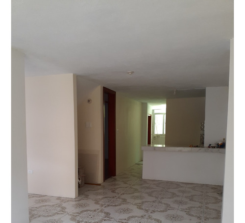Imagen 4 de 23 de Vendo Casa Independiente Con Opcion A Construir Otros Pisos, Calle Principal, Norte De Quito Carapungo