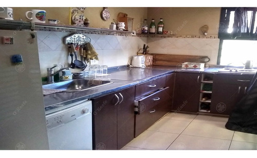 Imagen 3 de 14 de Moderna Casa Quinta Inmejorable Ubicación Sobre Asfalto A Metros De Ruta 2
