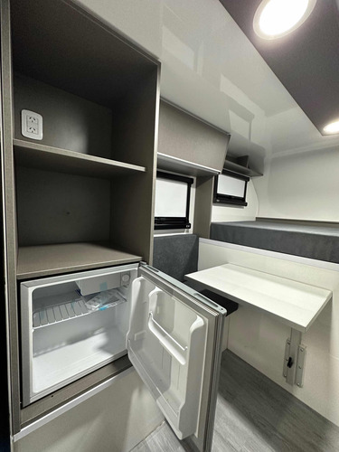 Camper Para Pickup Doble Cabina Marca Iseo