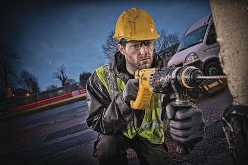 Imagen 8 de 11 de Rotomartillo electroneumático DeWalt D25260K amarillo y negro frecuencia de 50Hz/60Hz con 800W de potencia 120V