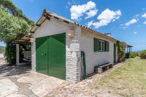 Casa En Primera Línea Al Mar - Ref : Pbi3194
