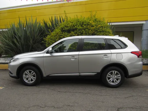 Mitsubishi Outlander 2.4 Kaiteki At 7 Psj