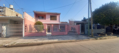 Casa En Venta En Isidro Casanova