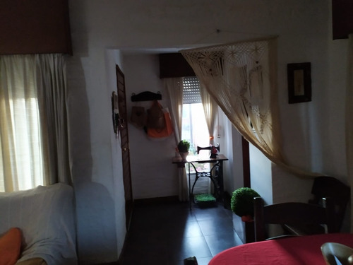 Preciosa Casa Sobre Jaoquín Suarez