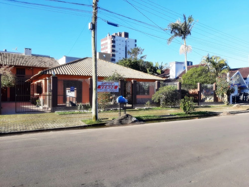 Oportunidade Temporária - Casa + 2 Aptos(310 M²) E Terreno 25 X 25 No Coração De Tramandaí-rs!!! --- Uso Residencial E/ou Comercial. São 6 Quartos (2 Suítes), 5 Banheiros