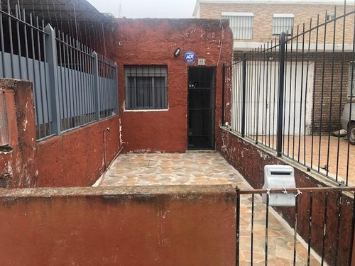 Imagen 1 de 12 de Abipones Y Milán. Casa P.h. Al Fte. Muy Buen Estado